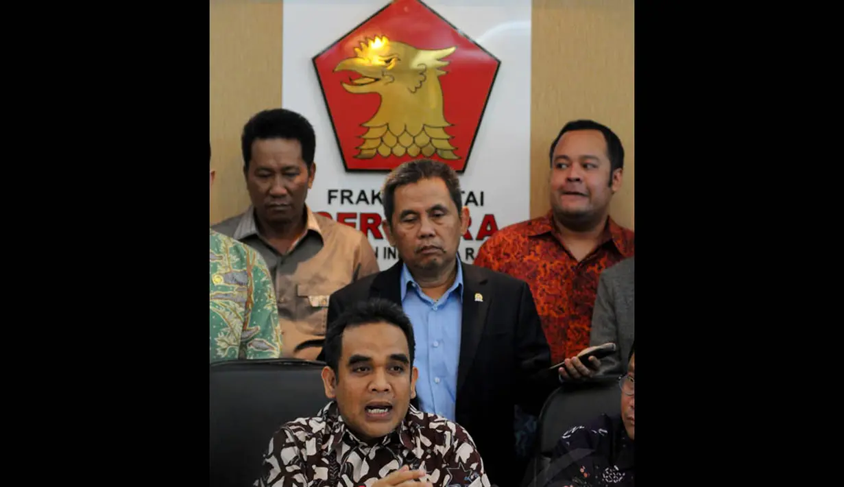 Ketua Fraksi Partai Gerindra DPR RI, Ahmad Muzani menyatakan fraksinya menolak tegas kenaikan harga BBM bersubsidi, Jakarta, Rabu (19/11/2014). (Liputan6.com/Andrian M Tunay)