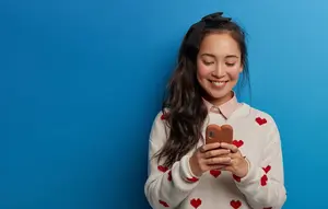 7 Ciri Orang yang Sering Mengecek HP Meski Tidak Ada Notifikasi, Kerap Tak Disadari