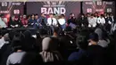 Mereka yang akan berkompetisi di panggung megah untuk membuktikan kualitas musikalitas mereka di hadapan penonton. Tampak dalam foto, salah satu juri Band Academy, Tantri Kotak (kelima kanan) saat memberi keterangan di SCTV Tower, Jakarta, Kamis (2/4/2026). (Kapanlagi.com/Budy Santoso)