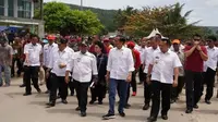 Presiden RI Jokowi dan Menteri Kesehatan Nila Moeloek pergi ke Lampung untuk melihat penanganan tsunami Selat Sunda. (Biro Komunikasi dan Pelayanan Masyarakat Kementerian Kesehatan RI)
