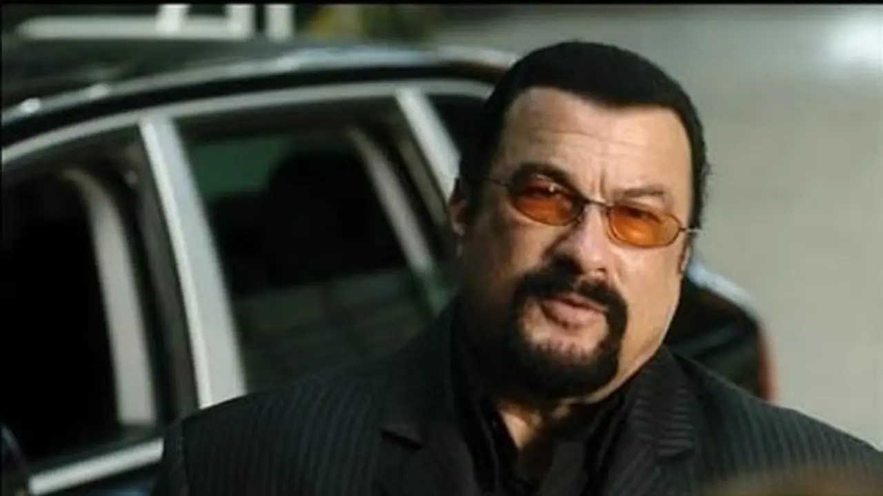 Sinopsis film end of a gun steven seagal beraksi jadi buronan bandar