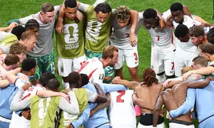 Para pemain Timnas Inggris berkumpul usai pertandingan babak 32 besar Piala Dunia antara Inggris dan Kongo di Atlanta, Kamis, 2 Juli 2026. (AP Photo/Colin Hubbard)