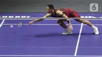 Pebulu tangkis tunggal putra Indonesia, Jonatan Christie saat bertanding melawan wakil Singapura Jia Heng Jason Teh dalam babak 32 besar Indonesia Open 2025 di Istora Senayan, kompleks Gelora Bung Karno, Jakarta, Selasa (3/6/2025) sore WIB. (Liputan6.com/Herman Zakharia)