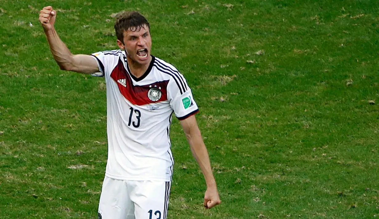 Ekspresi gelandang Timnas Jerman, Thomas Mueller, saat merayakan gol ketiganya di laga penyisihan Piala Dunia 2014 Grup G kontra Portugal, (16/6/2014). (REUTERS/Fabrizio Bensch)