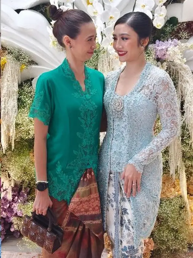 Tampilan Yuki Kato dari Siraman hingga Resepsi Pernikahan Febby Rastanty. [@yukikt]