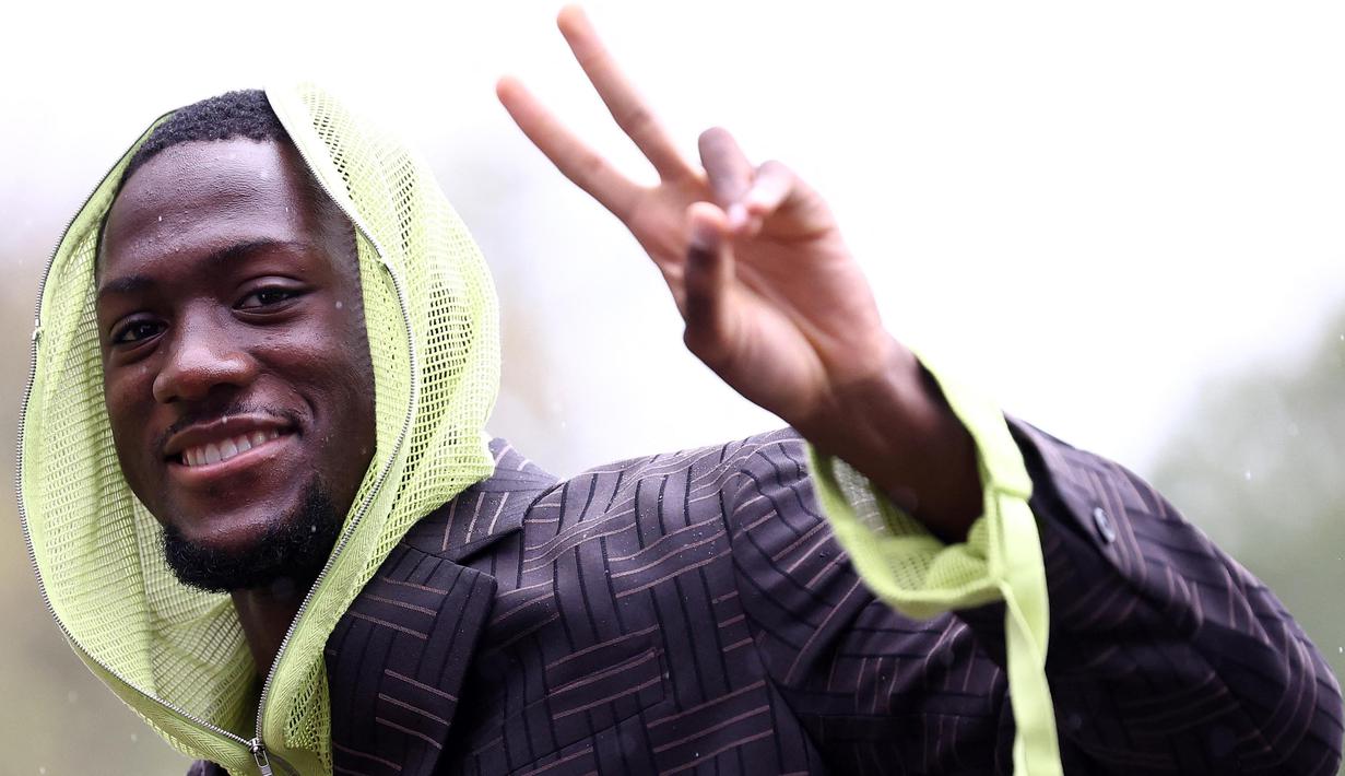 Bek timnas sepak bola Prancis, Ibrahima Konate, tiba untuk ambil bagian dalam persiapan tim untuk pertandingan kualifikasi Liga Bangsa-Bangsa UEFA mendatang di Clairefontaine-en-Yvelines pada 7 Oktober 2024. (FRANCK FIFE/AFP)