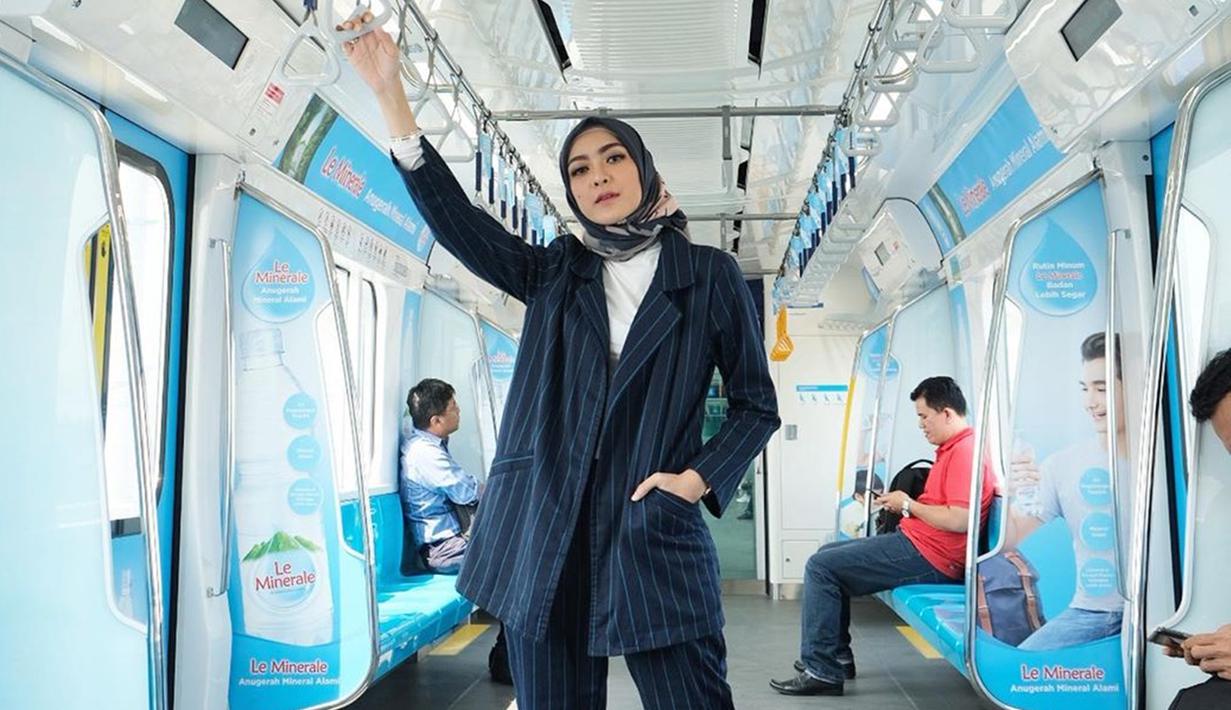 FOTO: Gaya Santai Richa Novisha, Cantik dan Anggun - Hot ...