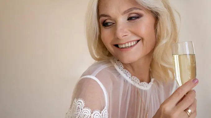 Ilustrasi menua dengan anggun