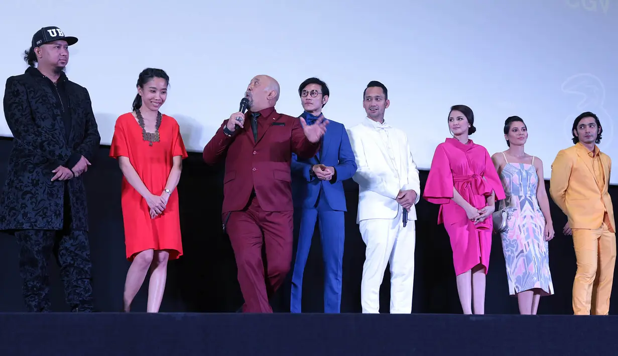 Sebagai salah satu pemain yang tergolong senior, Indro Warkop pun menyampaikan terima kasih kepada semua pihak yang telah hadir saat itu. Ia juga mengajak yang datang untuk bertepuk tangan. (Deki Prayoga/Bintang.com)