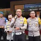 Direktorat Lalu Lintas Polda Metro Jaya, Kombes Pol Latif Usman menyatakan, oknum anggotanya inisial Aipda P yang diduga melakukan pungli di Samsat Kota Bekasi telah ditangani Bid Propam Polda Metro Jaya. (Liputan6.com/Ady Anugrahadi)