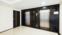 Ilustrasi lift. (Image by jcomp on Freepik)