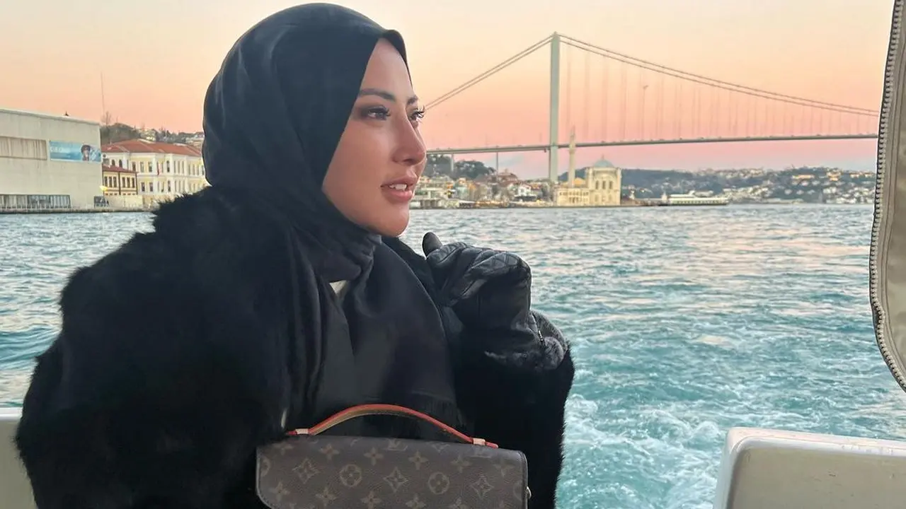 Ayu Aulia Akui Mulai Belajar Berhijab (instagram.com/ayuaulia5252)