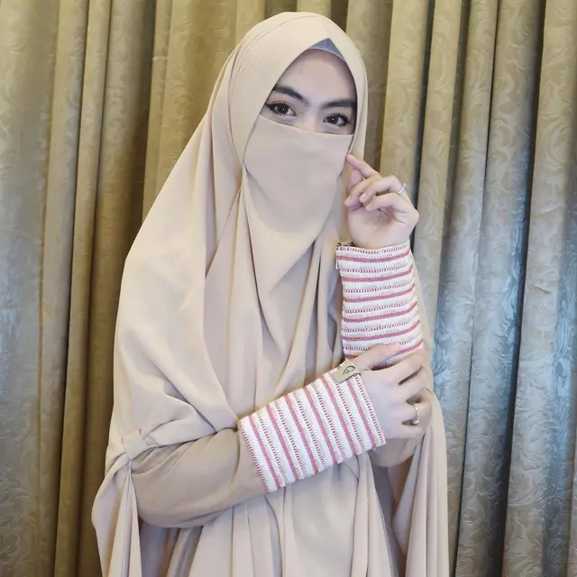 6 Potret Shindy Putri Kakak Ria Ricis Pakai Cadar, Makin Anggun