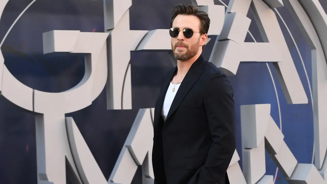 FOTO: Gaya Chris Evans di Pemutaran Perdana The Gray Man