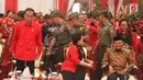 Presiden Jokowi (kiri) saat menghadiri Rakornas Tiga Pilar PDI Perjuangan di ICE BSD, Tangerang Selatan, Sabtu (16/12). Rakornas 3 Pilar PDI P Bidang Ekonomi Kerakyatan mengambil tema ‘Berdikari untuk Indonesia Raya’. (Liputan6.com/Angga Yuniar)