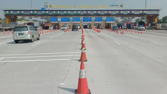 Kondisi jalan di Tol Jakarta-Cikampek pada H+3 arus balik Idul Adha 2020 terpantau lancar