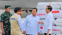 Menteri Pertahanan Prabowo Subianto saat mendampingi Presiden Jokowi memberangkatkan bantuan kemanusiaan untuk korban gempa Turki dan Suriah. (Tim Prabowo Subianto)