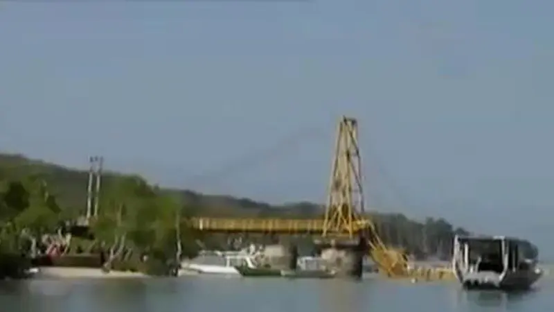 Jembatan Nusa Lembongan Ambruk