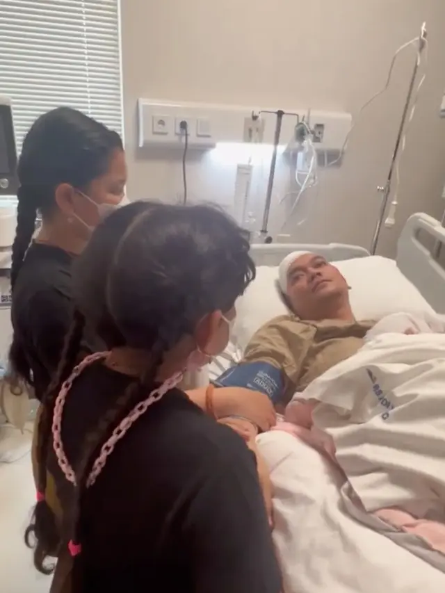 Indra Bekti dan kedua putrinya. (Foto: Dok. Instagram @dhila_bekti)