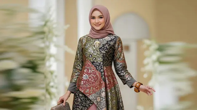 Model Gamis Batik Etnik Asimetris