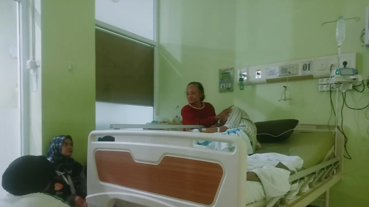 Martinus Manik Priyo Prabowo usai menjalani operasi dan saat dirawat di RS Sultan Fatah Karangawen Demak