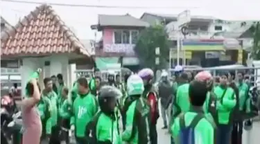 Ratusan tukang ojek online serang ojek pangkalan di Bogor, hingga Komunitas Sepeda Tua akan keliling Ibu Kota Jakarta.