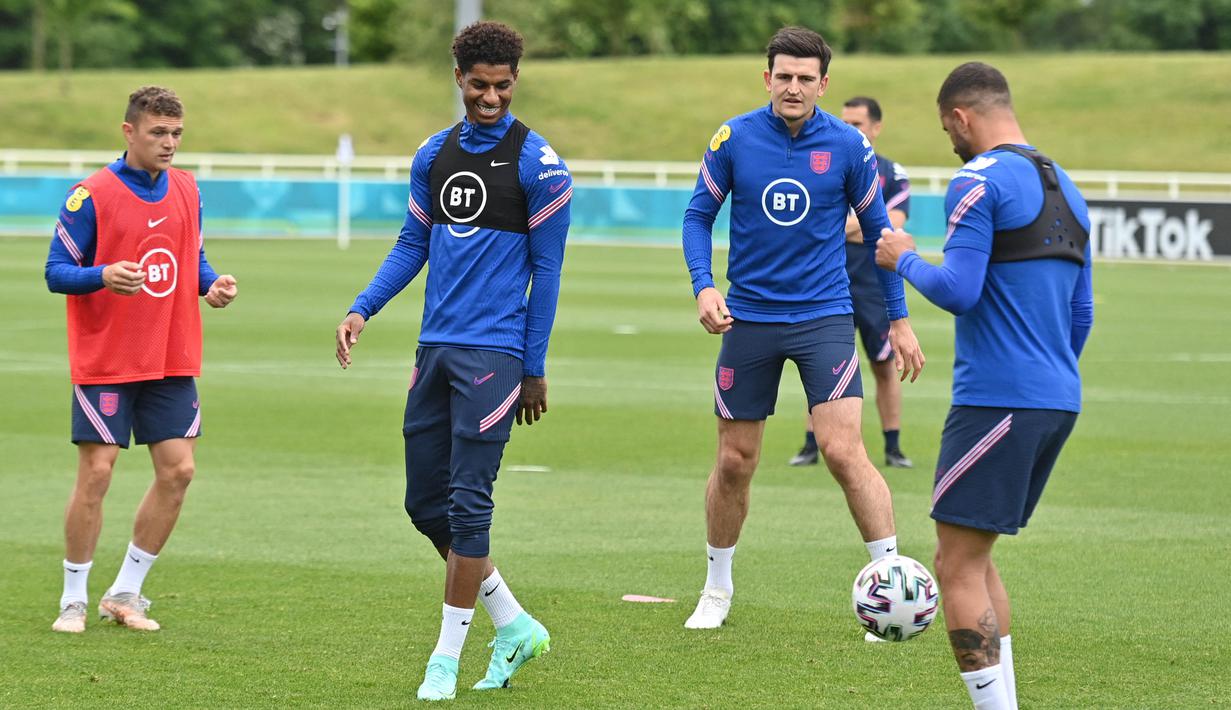 Masih banyak keraguan apakah Maguire akan siap untuk bermain menghadapi Kroasia di Wembley. Tapi, Southgate kini bisa bernapas lega karena sang bek tengah sudah bergabung bersama rekan-rekan setimnya dalam latihan pada Kamis (10/6/2021) pagi waktu setempat. (Foto: AFP/Justin Tallis)
