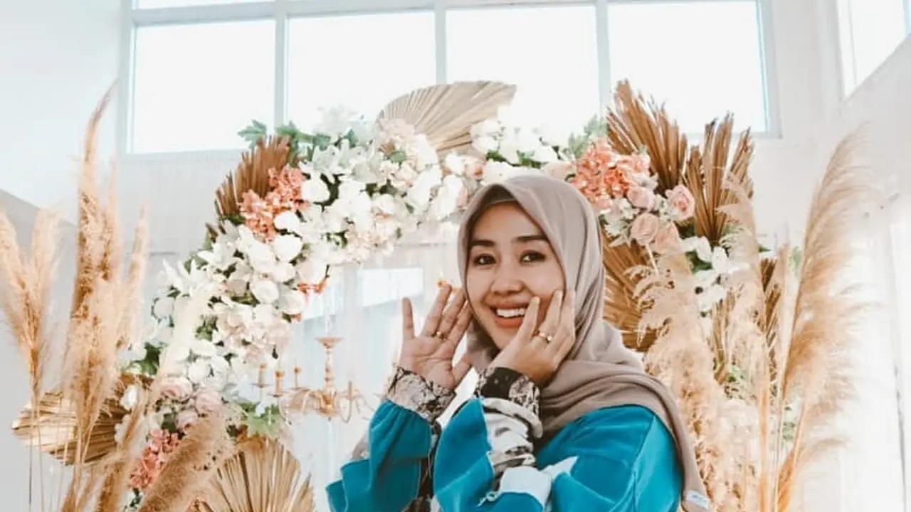 7 Potret Terbaru Gita KDI, Bergelar Hajjah dan Kerja Jadi Tenaga Ahli MPR RI