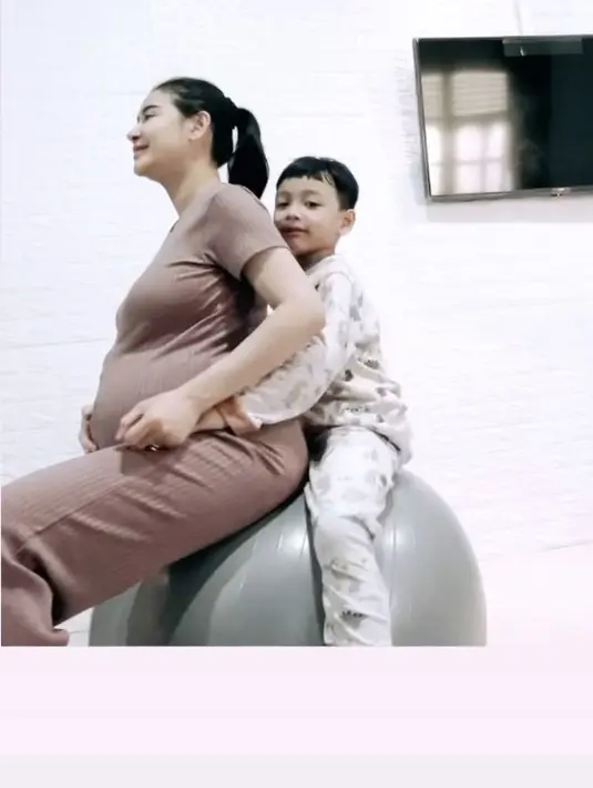 <p>Uut Permatasari Hamil ke-2 (Instagram/uutpermatasari)</p>