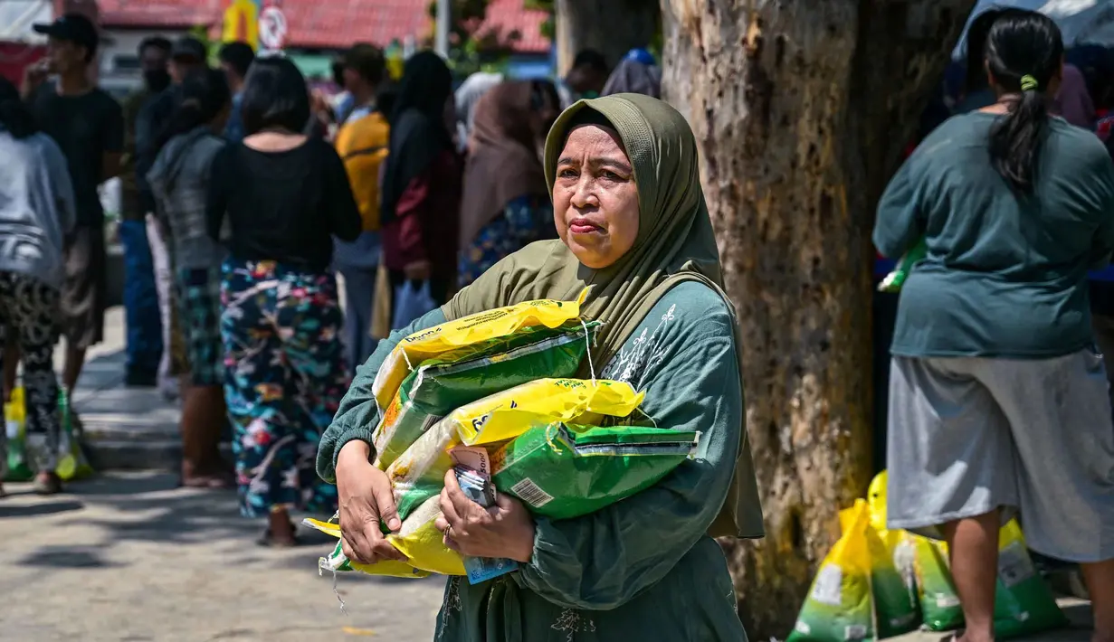 Diketahui, Gerakan Pangan Murah (GPM) digelar sebagai upaya untuk menjaga stabilitas harga dan ketersediaan bahan pangan, terutama beras. (Juni KRISWANTO/AFP)