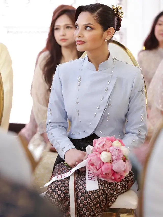 Kompak Pakai Beskap, 6 Gaya Nadira Adnan Anak Aktris Lawas Enny Beatrice Resmi Dilamar Kekasih di Malaysia