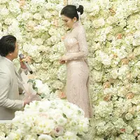Syahrini dan Reino Barack (Instagram/ princessyahrini - https://www.instagram.com/p/BujDwRQFh8z/?utm_source=ig_share_sheet&igshid=10wqw3y60eio6)