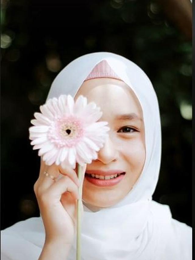 Wanita Ini Lakukan Maternity Shoot di Kandang Ayam, 6 Hasil Fotonya Bikin Takjub