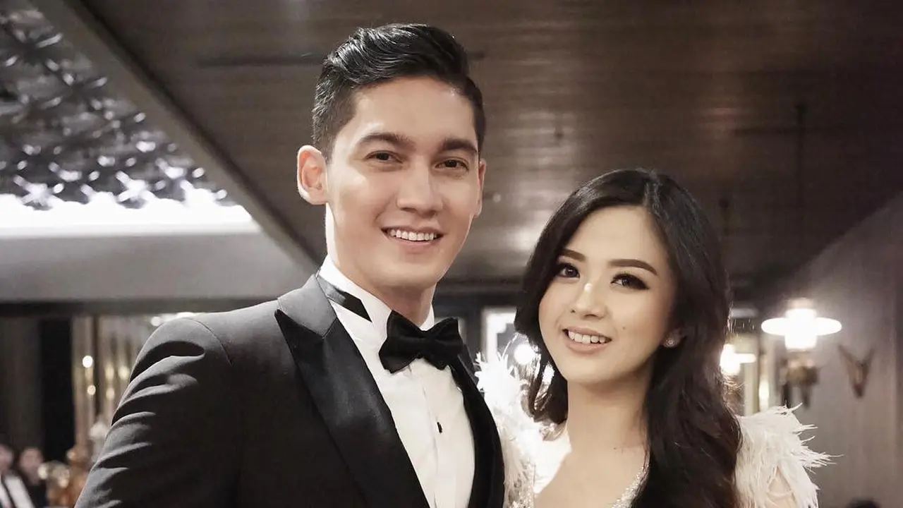 [Bintang] Sedang Hamil 8 Bulan, Ini Potret Keromantisan Franda dan Samuel Zylgwyn