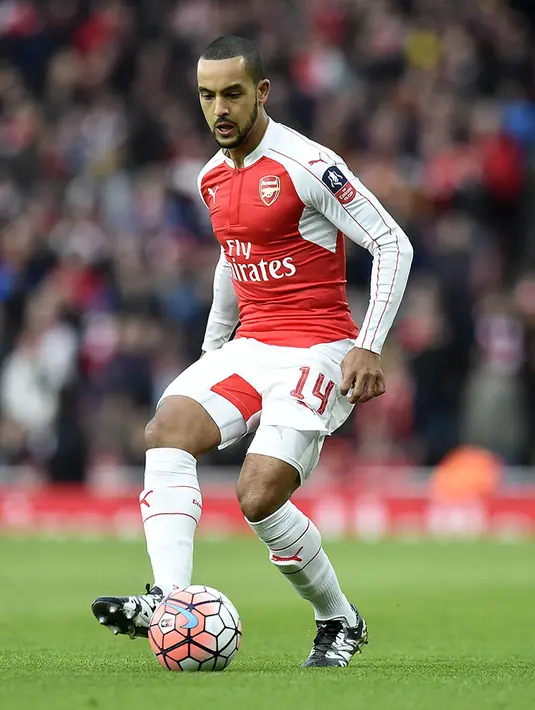 3. Theo Walcott (Arsenal), gelandang sayap kanan asal Inggris ini memiliki kecepatan lari 19 dari nilai maksimal 20 dan akselerasi 20. (EPA/Facundo Arrizabalaga)
