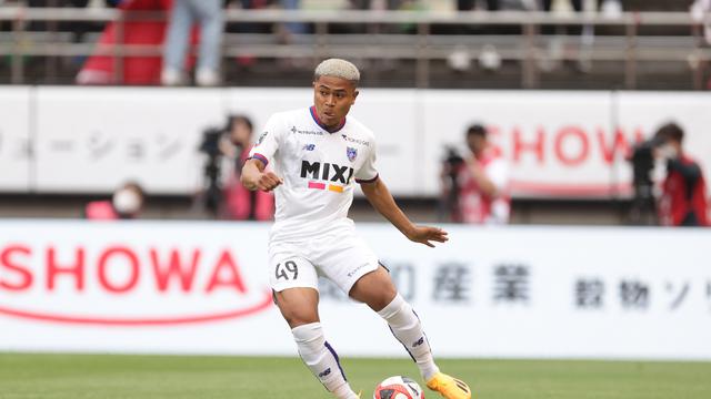 Bek kiri FC Tokyo, Kashif Bangnagande