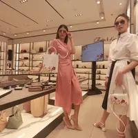 Intip koleksi edisi terbatas dari Charles & Keith terbaru dengan ilustrasi romantis (Foto: Charles & Keith)