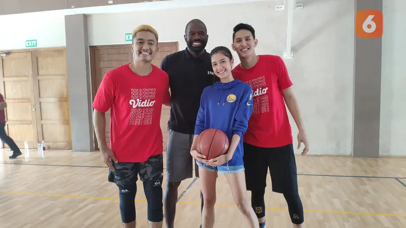 Legenda NBA Jason Richardson bersama Uus, Mikha Tambayong dan Daniel Wenas