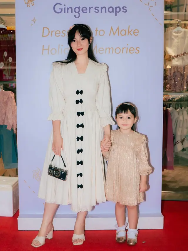 6 Potret Asmirandah Bareng Chloe di Berbagai Acara, Mulai dari Hadiri Launching Produk Sampai Ultah