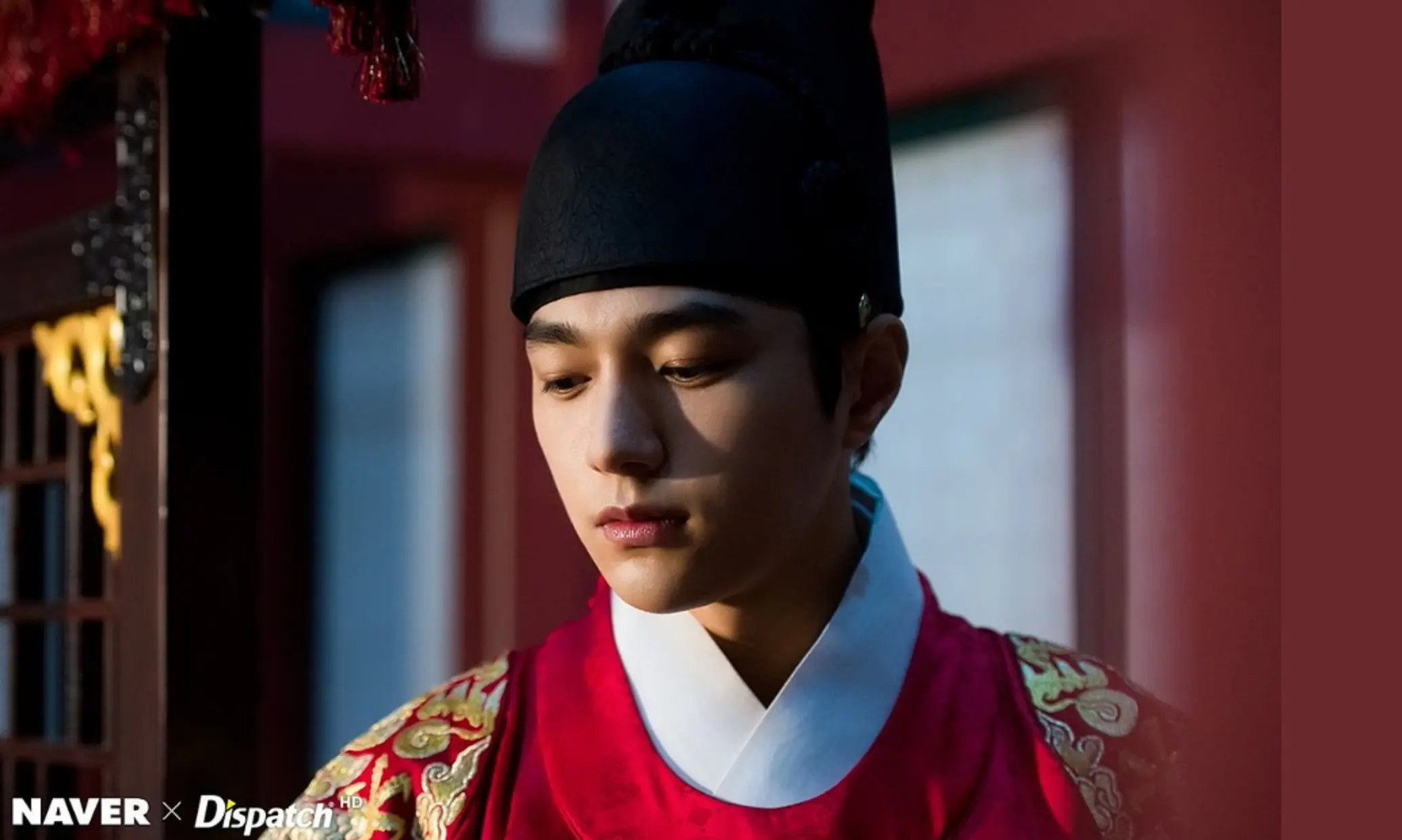 Myungsoo atau L `INFINITE` terlihat tampan saat mengenakan hanbok dalam drama Ruler Masters of the Mask (2017)