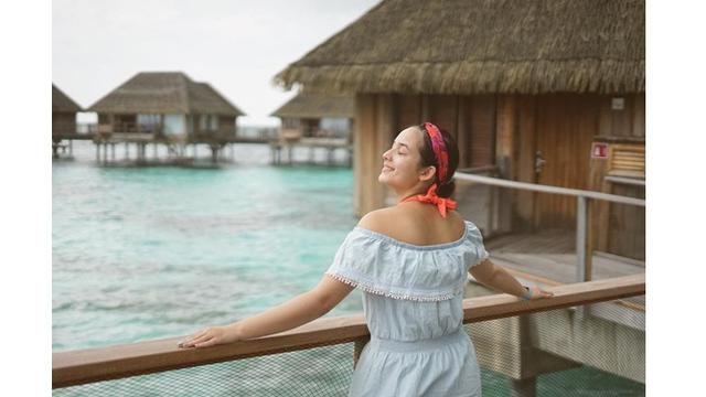7 Gaya Chelsea Islan Tanpa Makeup, Tetap Memesona
