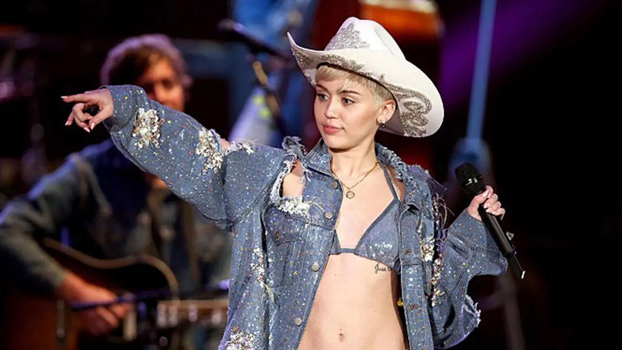 miley-cyrus-140206b.jpg