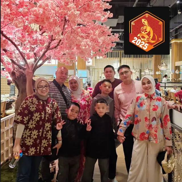 Potret 6 Artis Mualaf Rayakan Imlek 2025, Larissa Chou Kompak dengan Keluarga