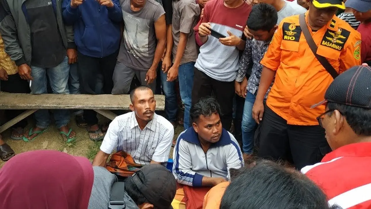 Evakuasi bocah lima tahun yang diterkam buaya di Sungai Indragiri, Provinsi Riau.