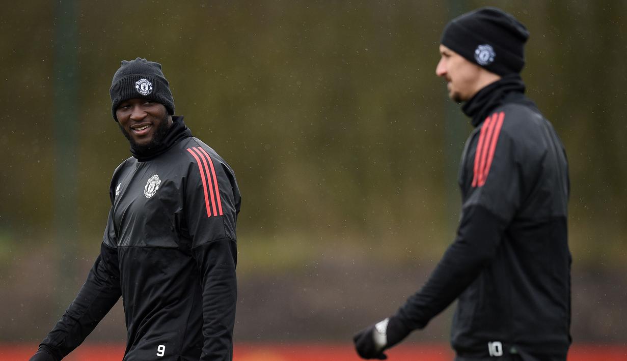 Diam-diam, keduanya bersaing memperebutkan satu tempat di lini depan Manchester United. Lukaku sempat tertekan lantaran sempat kesulitan mendapat tempat utama saat Ibrahimovic datang. (Foto: AFP/Oli Scarff)