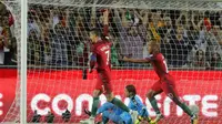 Para pemain Portugal merayakan gol ke gawang Swiss pada laga Kualifikasi Piala Dunia 2018 di Lisbon, Selasa (10/10/2017). (AFP/Jose Manuel Ribeiro)