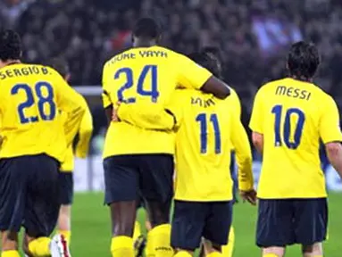 Barcelona&#039;s Bojan Krkic is congratulated by teammates after scoring the fifth goal against Basel during their Group C Champions League match at St. Jakob-Park in Basel on October 22, 2008. AFP PHOTO/FREDERICK FLORIN 