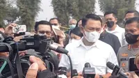 Direktur Rersese Kriminal Khusus Polri Kombes Pol Auliansyah Lubis saat mendatangi TKP di Depok lokasi bansos yang diduga milik Presiden Jokowi