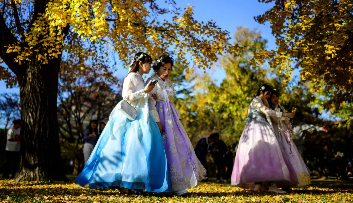 Meski dahulu merupakan bangunan kerajaan, Istana Gyeongbokgung kini terbuka untuk para turis. (ANTHONY WALLACE/AFP)