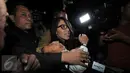 Mantan penyanyi latar, Fransisca Insani Rahesti usai diperiksa KPK, Jakarta, Selasa (27/10/2015). Fransisca diperiksa sebagai saksi  tersangka Rio Capella dalam penyidikan suap anggota DPR terkait penyelidikan di Kejati Sumut. (Liputan6.com/Helmi Afandi) 
